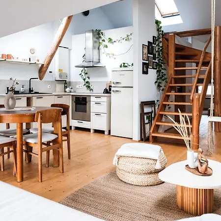 White Loft In Center With 2 King Size Beds Apartment