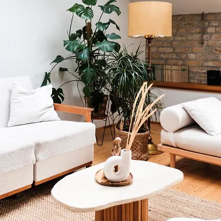 White Loft In Center With 2 King Size Beds Apartment