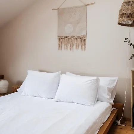 White Loft In Center With 2 King Size Beds Apartment