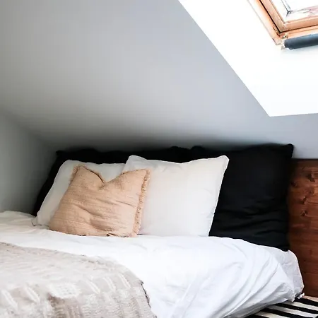 White Loft In Center With 2 King Size Beds *