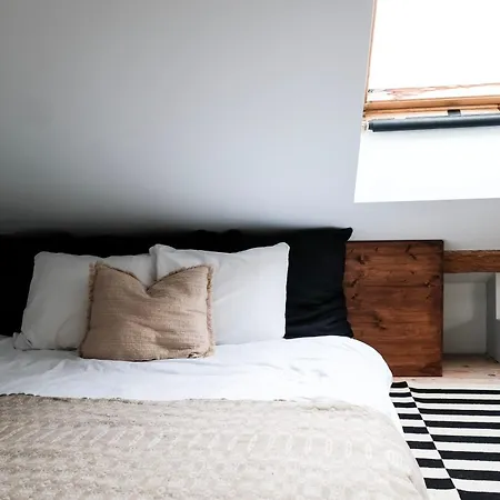 White Loft In Center With 2 King Size Beds *