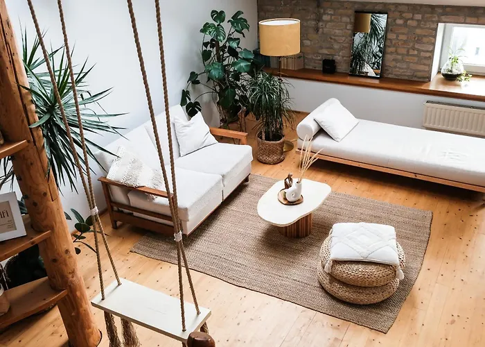 White Loft In Center With 2 King Size Beds *