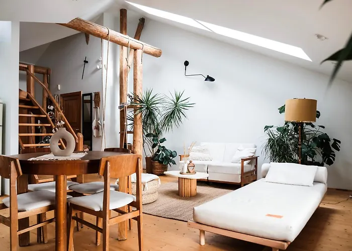 White Loft In Center With 2 King Size Beds *