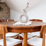White Loft In Center With 2 King Size Beds *