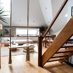 White Loft In Center With 2 King Size Beds *