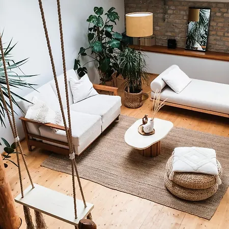 White Loft In Center With 2 King Size Beds *