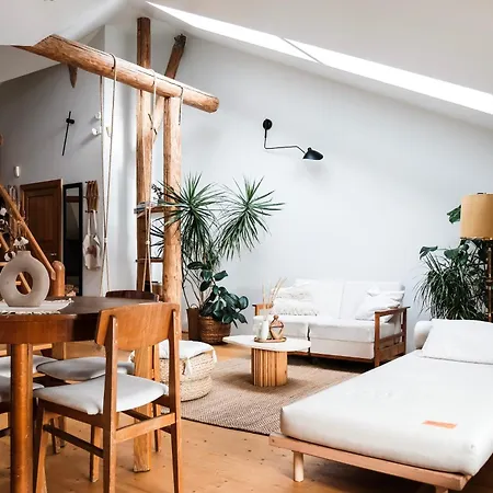 White Loft In Center With 2 King Size Beds *