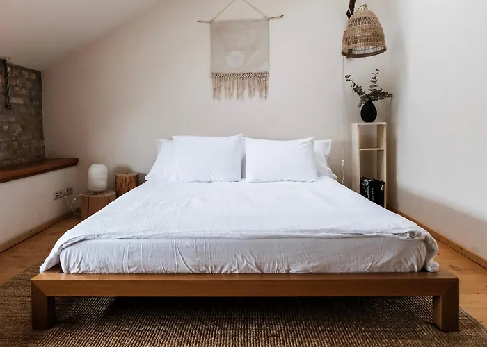 White Loft In Center With 2 King Size Beds